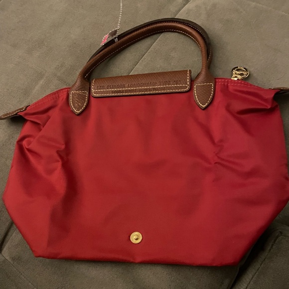 Longchamp handbag. Leather handles and flap. Interior pocket. 4” drop handles. - Picture 2 of 3